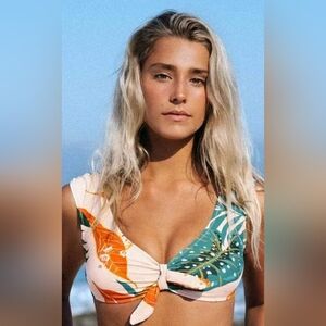 NWT Cupshe Tropical Print Bikini Top